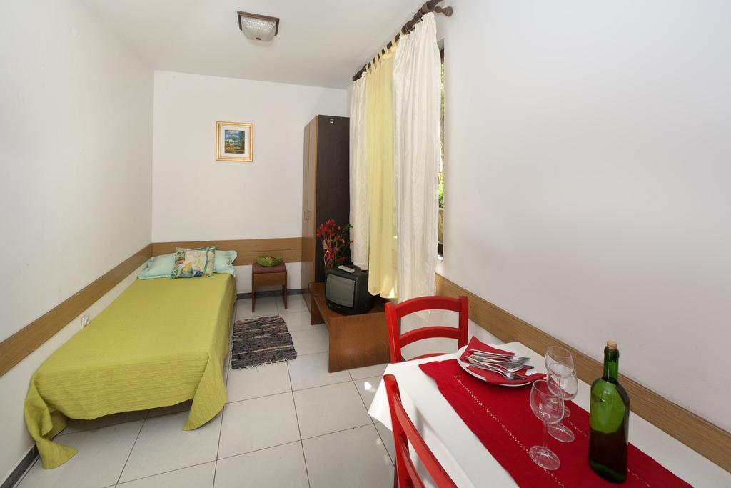 Apartments Mladenka Poreč Zimmer foto