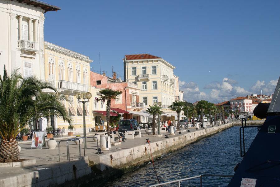 Apartments Mladenka Poreč Exterior foto